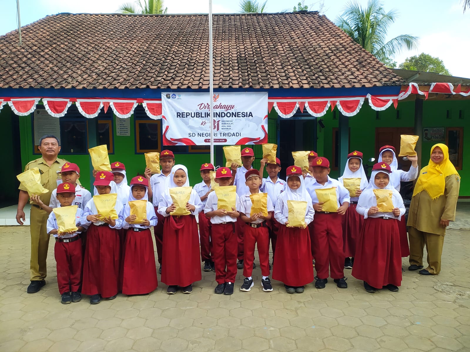 Pemberian Hadiah Lomba Agustusan
